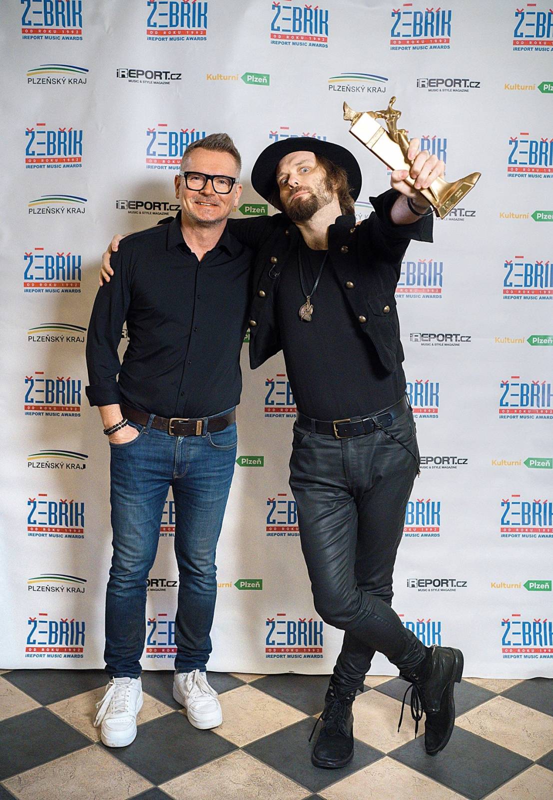 Startuje TV seriál s hvězdami Žebříku, v hlavních rolích Mňága a Žďorp, Doctor Victor, November 2nd i David Stypka