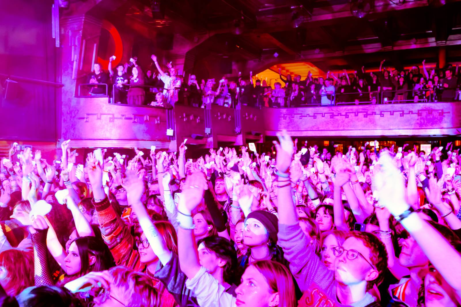 Cavetown v Praze. Roxy proměnil v místo absolutního přijetí a bezpečí