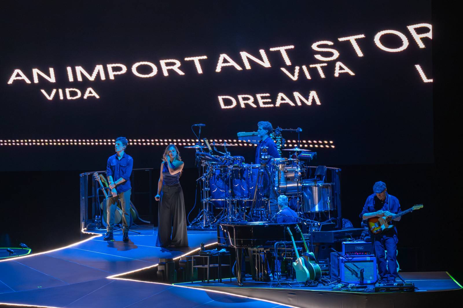 Eros Ramazzotti se popáté vrátil do pražské O2 areny, opět lámal ženská srdce