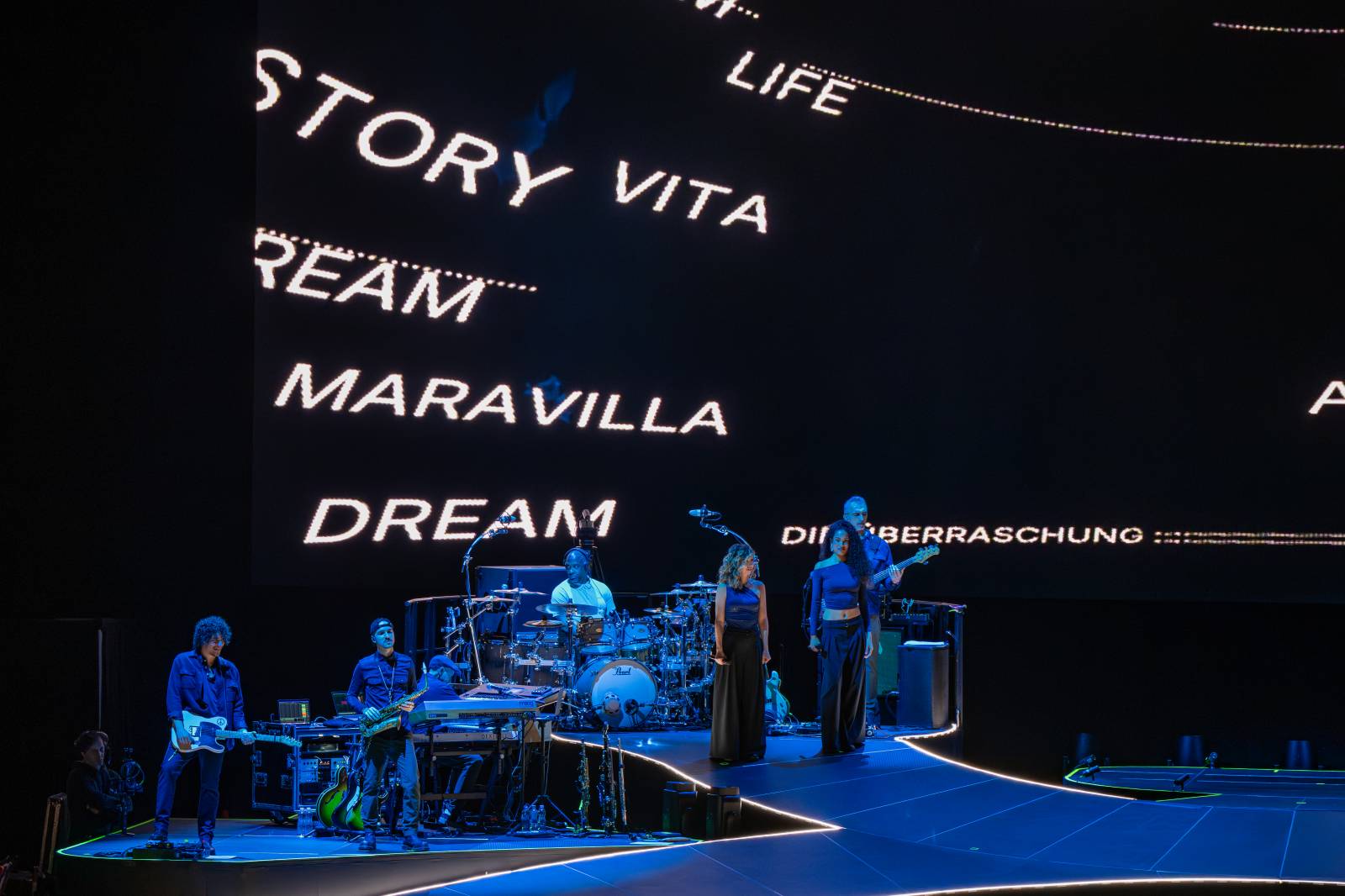 Eros Ramazzotti se popáté vrátil do pražské O2 areny, opět lámal ženská srdce