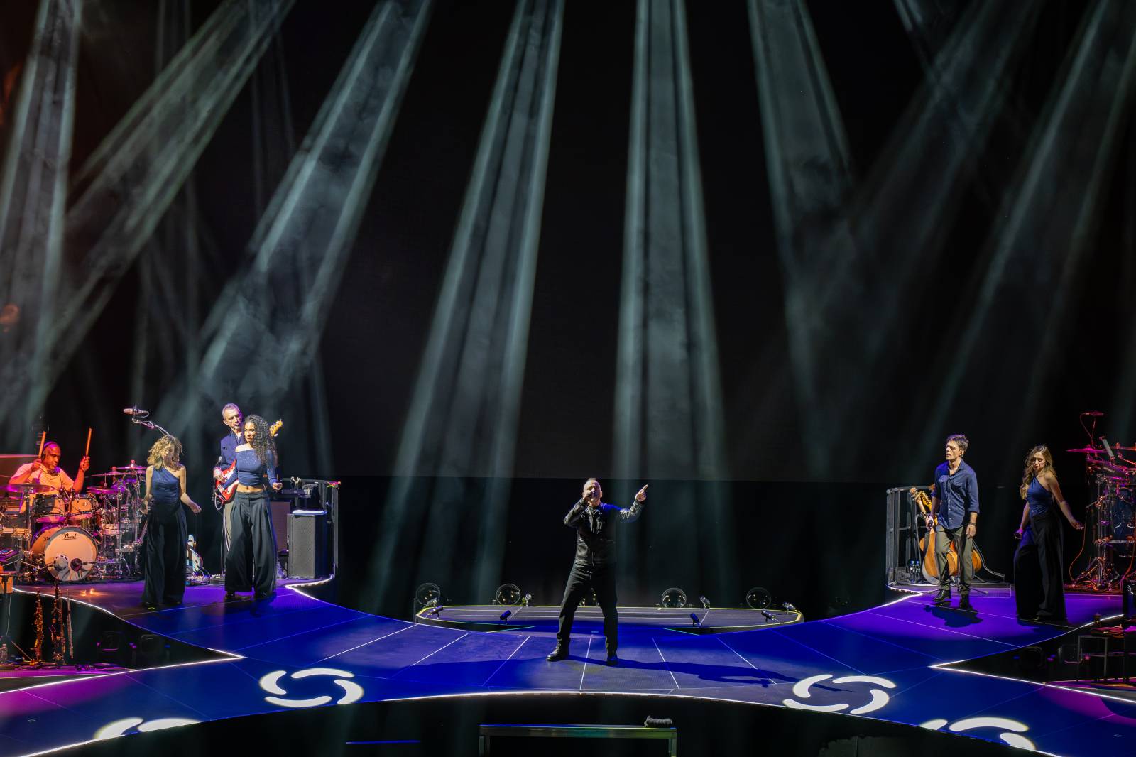 Eros Ramazzotti se popáté vrátil do pražské O2 areny, opět lámal ženská srdce