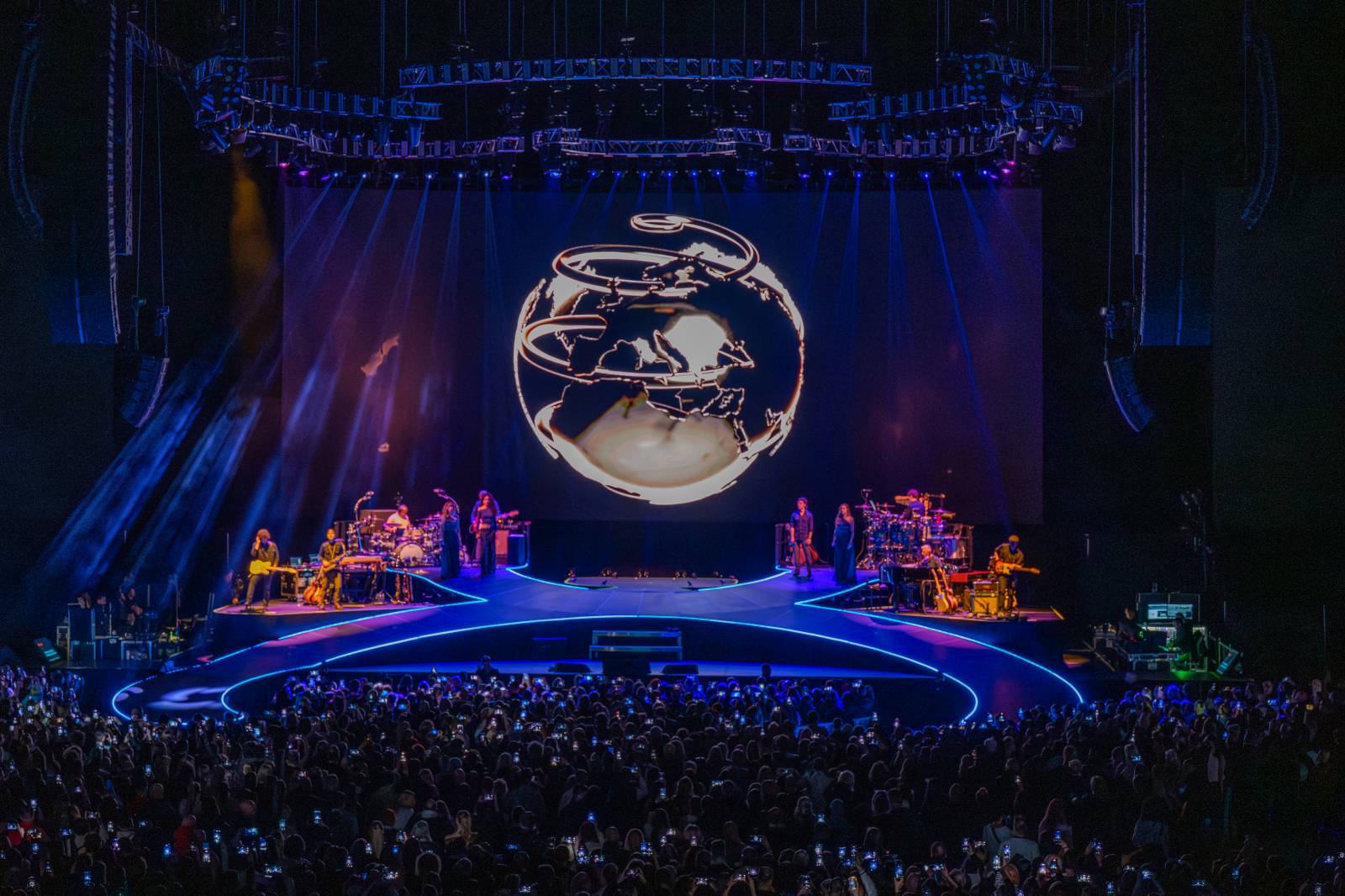 Eros Ramazzotti se popáté vrátil do pražské O2 areny, opět lámal ženská srdce