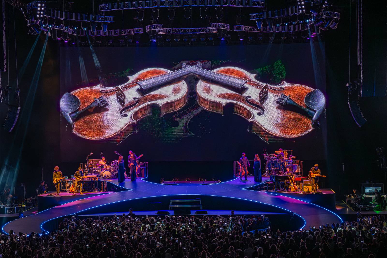 Eros Ramazzotti se popáté vrátil do pražské O2 areny, opět lámal ženská srdce