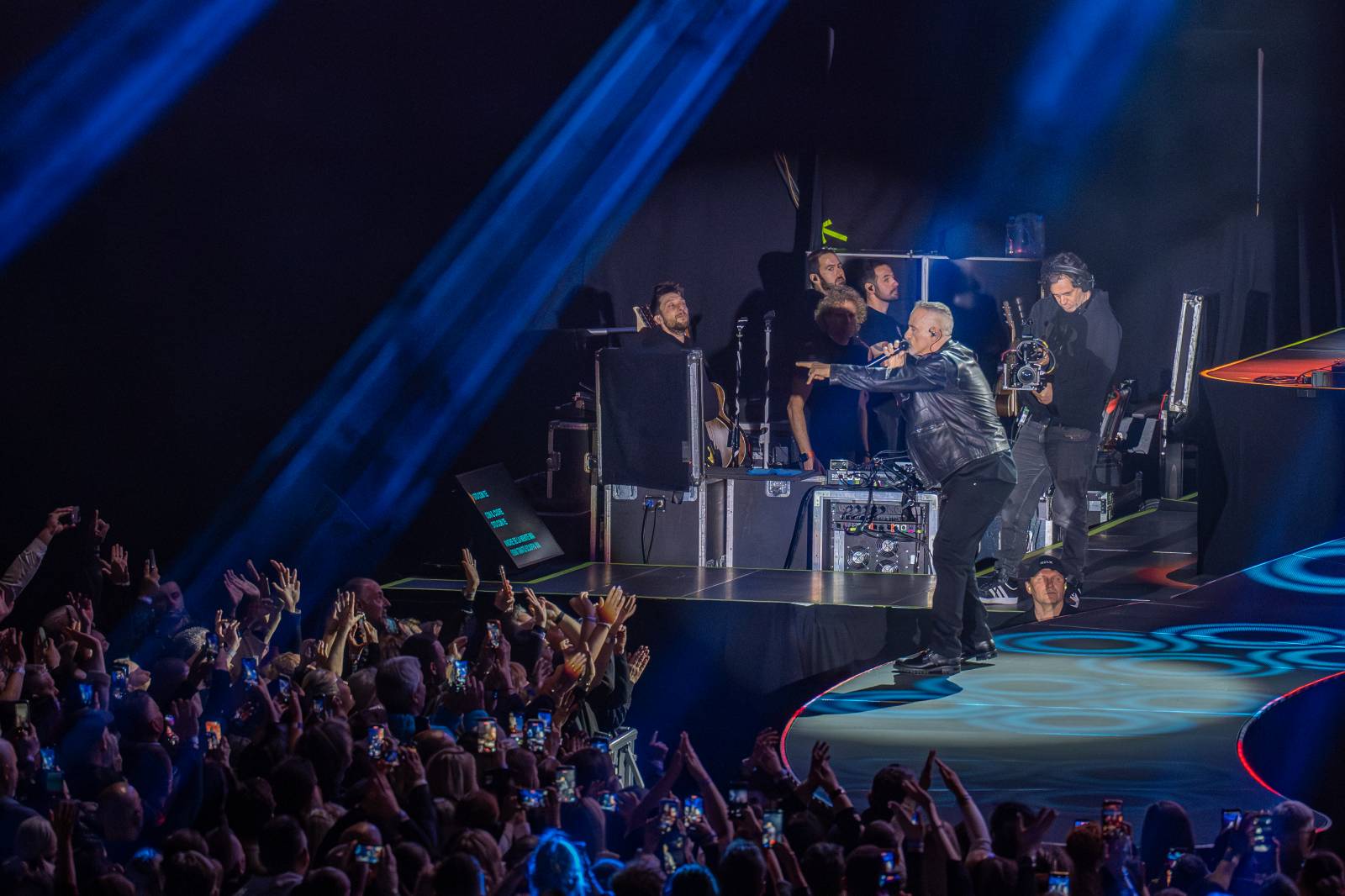 Eros Ramazzotti se popáté vrátil do pražské O2 areny, opět lámal ženská srdce