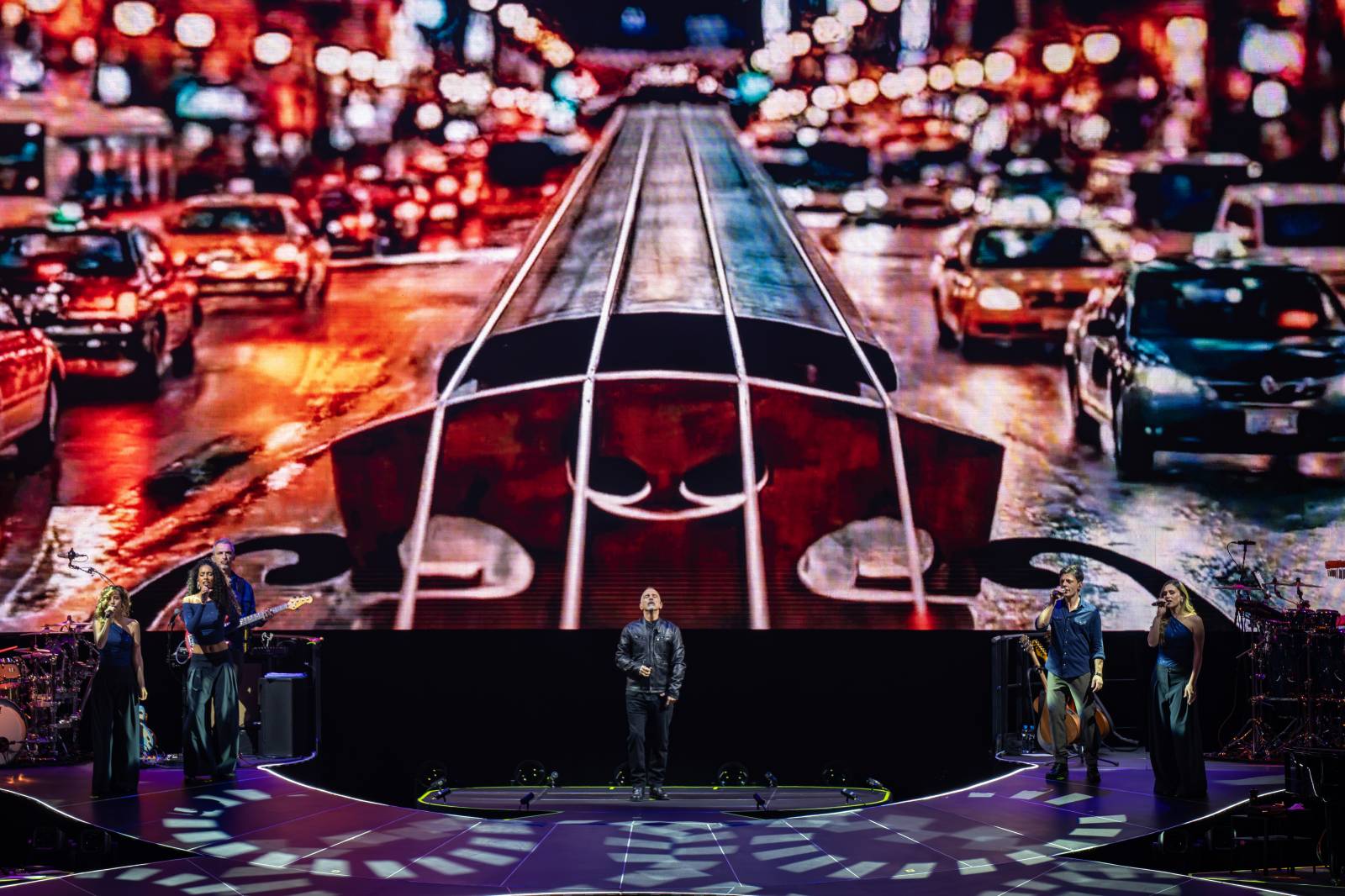 Eros Ramazzotti se popáté vrátil do pražské O2 areny, opět lámal ženská srdce