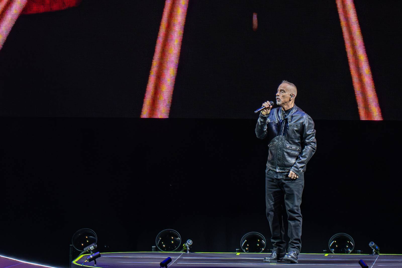 Eros Ramazzotti se popáté vrátil do pražské O2 areny, opět lámal ženská srdce