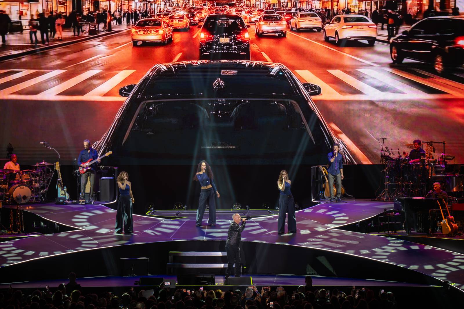 Eros Ramazzotti se popáté vrátil do pražské O2 areny, opět lámal ženská srdce