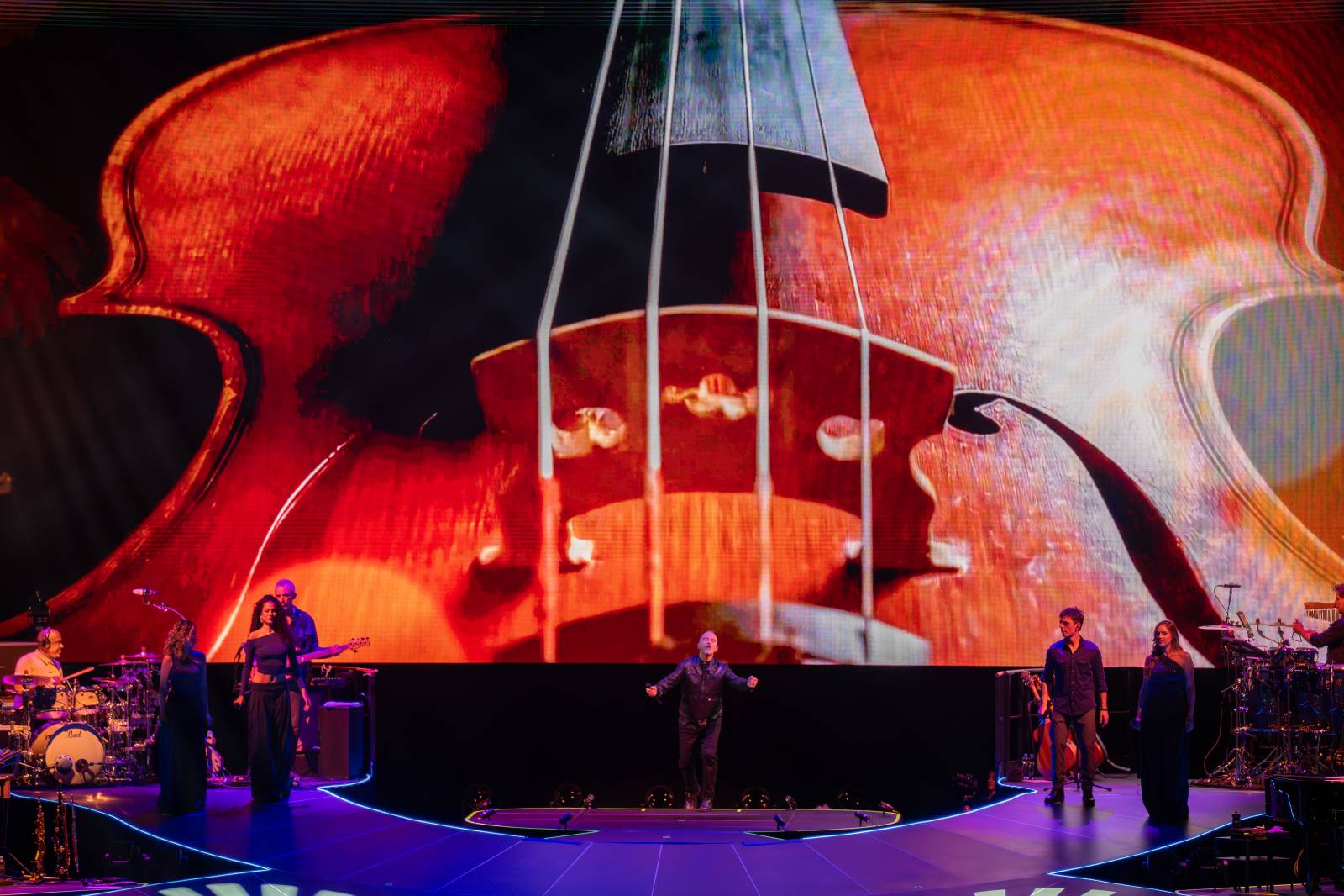 Eros Ramazzotti se popáté vrátil do pražské O2 areny, opět lámal ženská srdce
