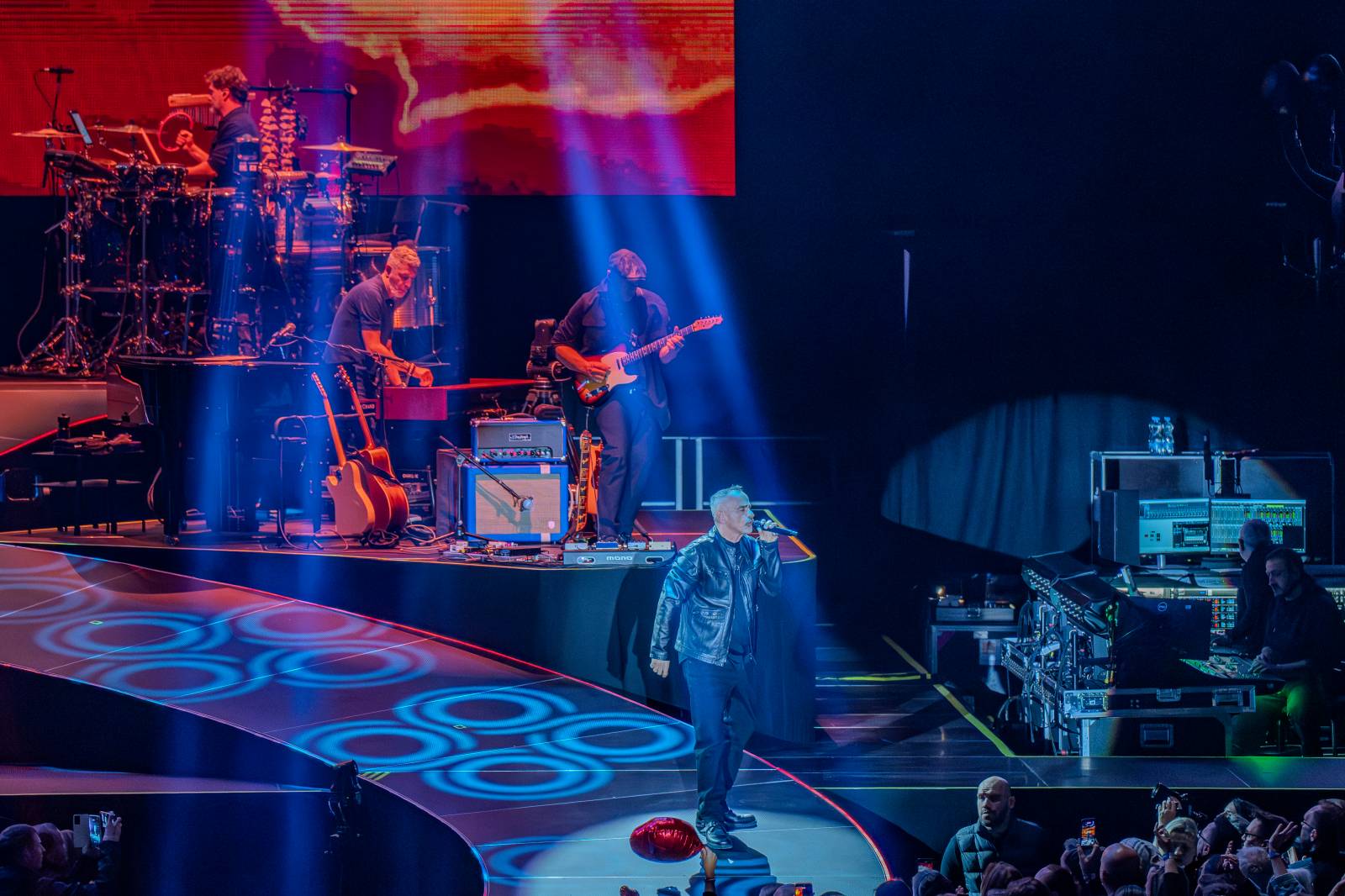 Eros Ramazzotti se popáté vrátil do pražské O2 areny, opět lámal ženská srdce