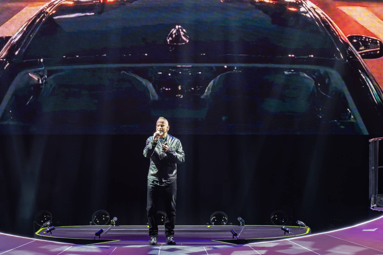 Eros Ramazzotti se popáté vrátil do pražské O2 areny, opět lámal ženská srdce