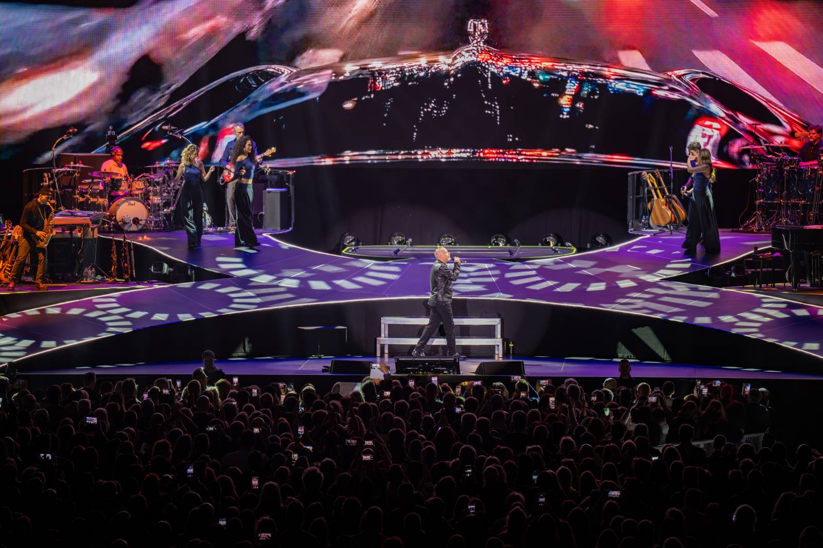 Eros Ramazzotti se popáté vrátil do pražské O2 areny, opět lámal ženská srdce