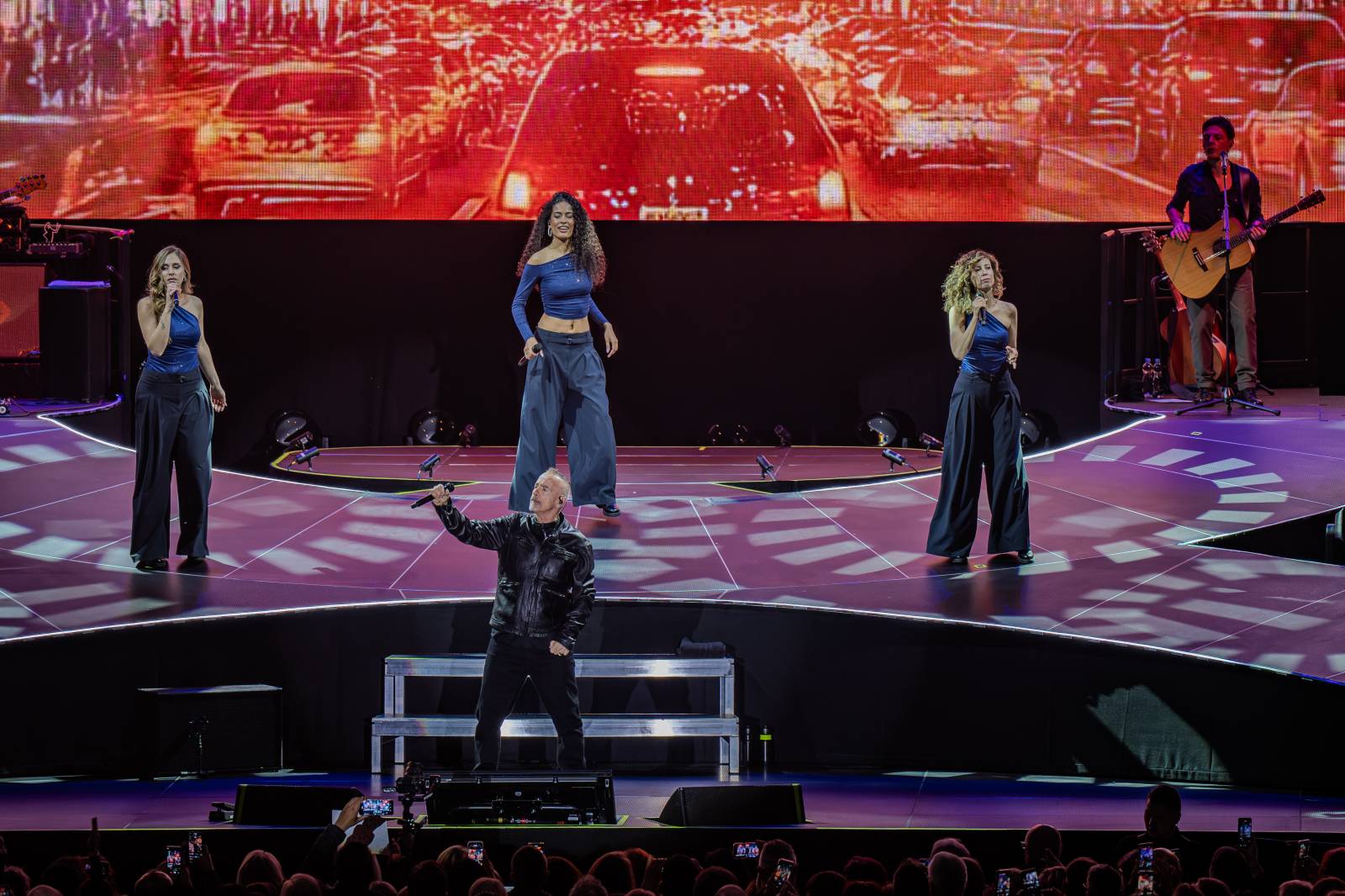 Eros Ramazzotti se popáté vrátil do pražské O2 areny, opět lámal ženská srdce