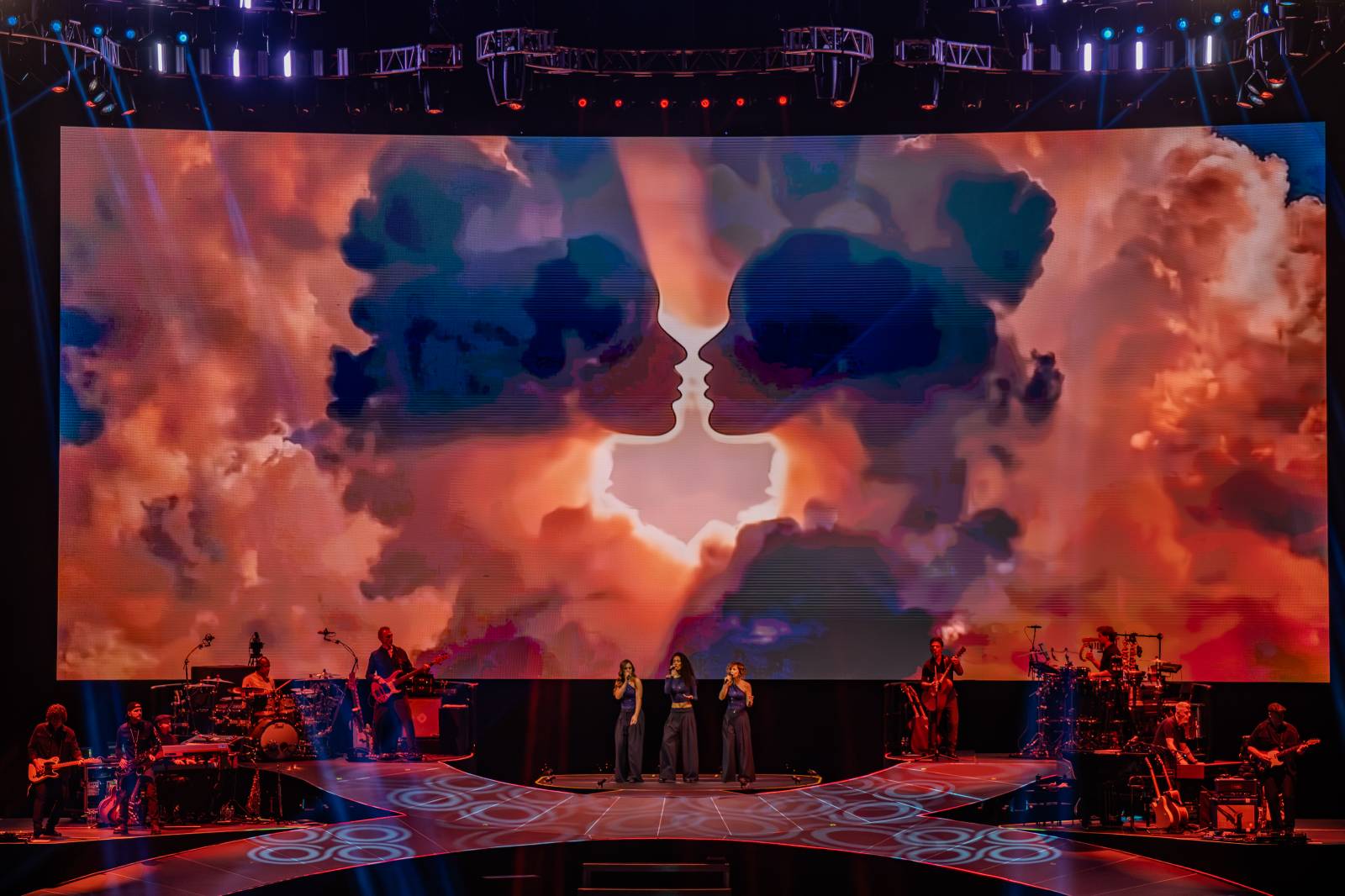 Eros Ramazzotti se popáté vrátil do pražské O2 areny, opět lámal ženská srdce