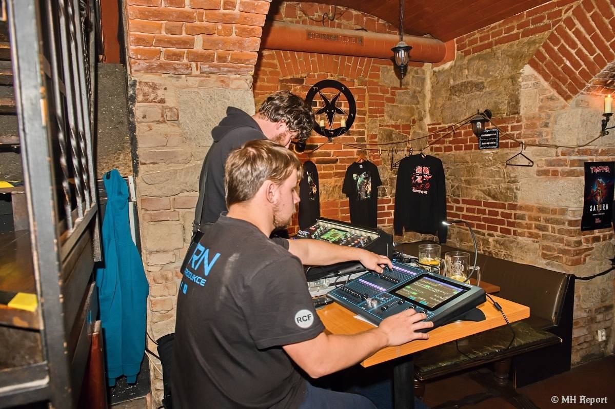 Hard & Heavy & Thrash Party rozburácela Parlament Club v Plzni. Hráli Bloodcreek, Nazgul a Spheres