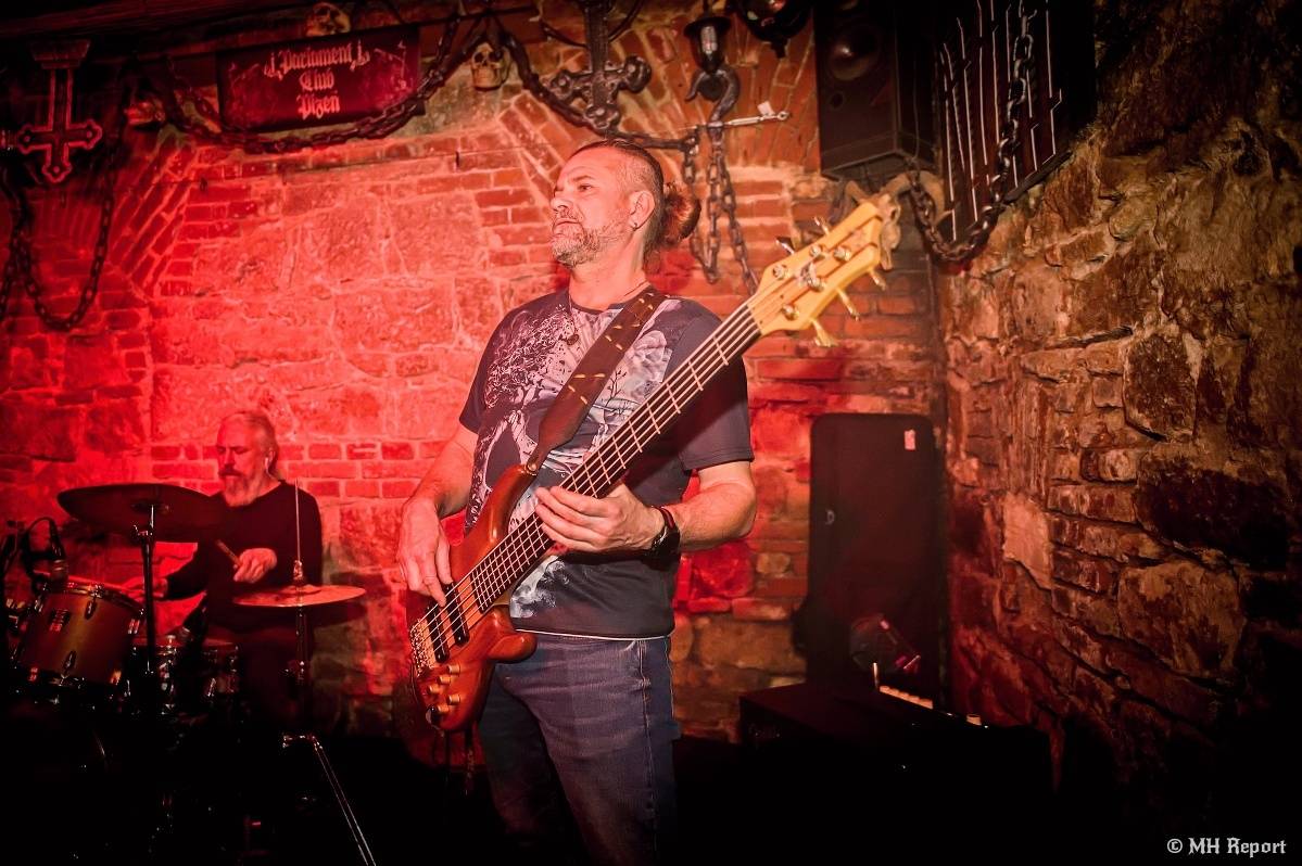 Hard & Heavy & Thrash Party rozburácela Parlament Club v Plzni. Hráli Bloodcreek, Nazgul a Spheres