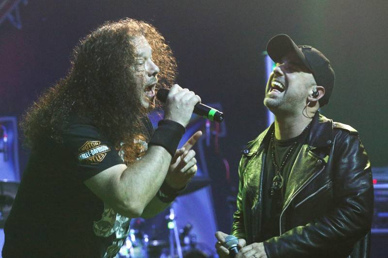 Motorband slavil v brněnském Sonu čtyřicítku. Blahopřáli mu Honza Toužimský a Roman Dragoun