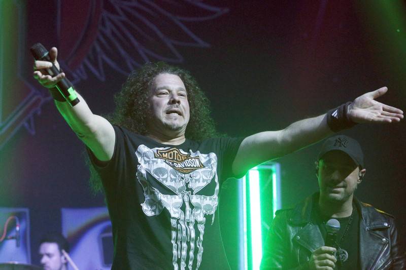 Motorband slavil v brněnském Sonu čtyřicítku. Blahopřáli mu Honza Toužimský a Roman Dragoun