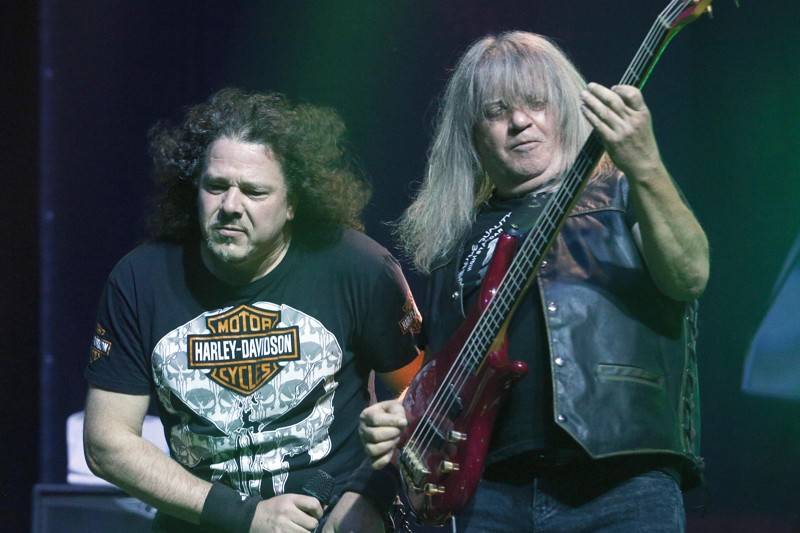 Motorband slavil v brněnském Sonu čtyřicítku. Blahopřáli mu Honza Toužimský a Roman Dragoun