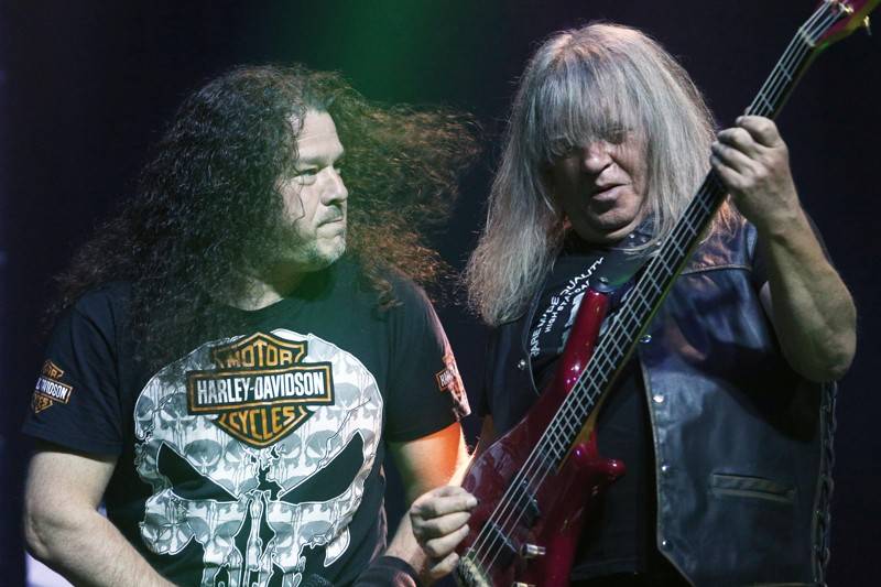 Motorband slavil v brněnském Sonu čtyřicítku. Blahopřáli mu Honza Toužimský a Roman Dragoun