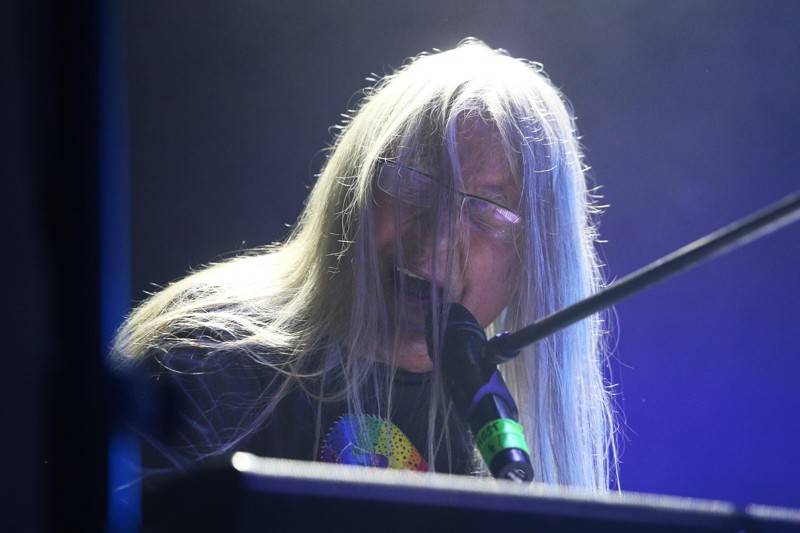 Motorband slavil v brněnském Sonu čtyřicítku. Blahopřáli mu Honza Toužimský a Roman Dragoun