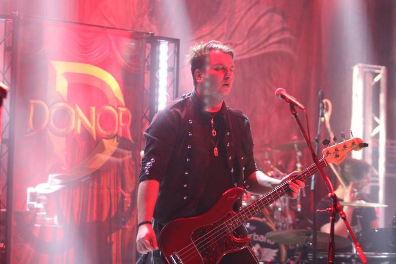 Motorband slavil v brněnském Sonu čtyřicítku. Blahopřáli mu Honza Toužimský a Roman Dragoun