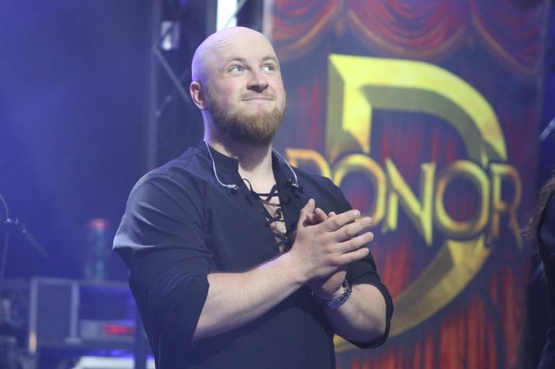 Motorband slavil v brněnském Sonu čtyřicítku. Blahopřáli mu Honza Toužimský a Roman Dragoun