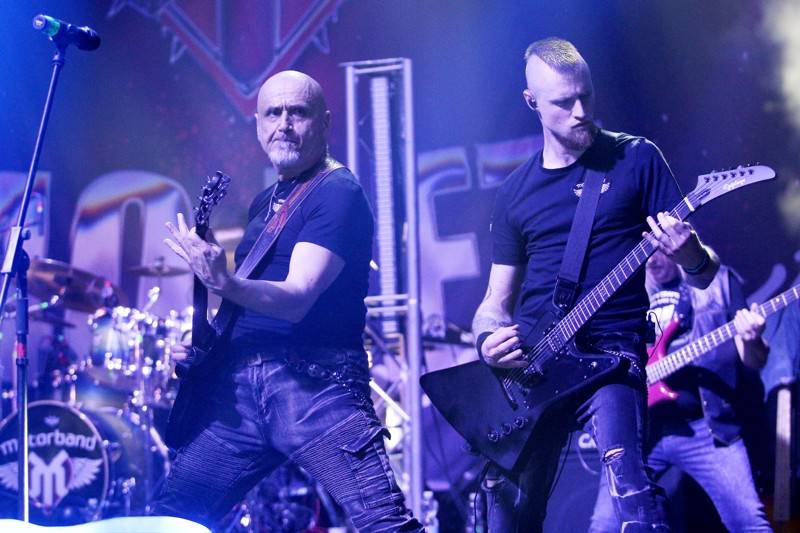 Motorband slavil v brněnském Sonu čtyřicítku. Blahopřáli mu Honza Toužimský a Roman Dragoun