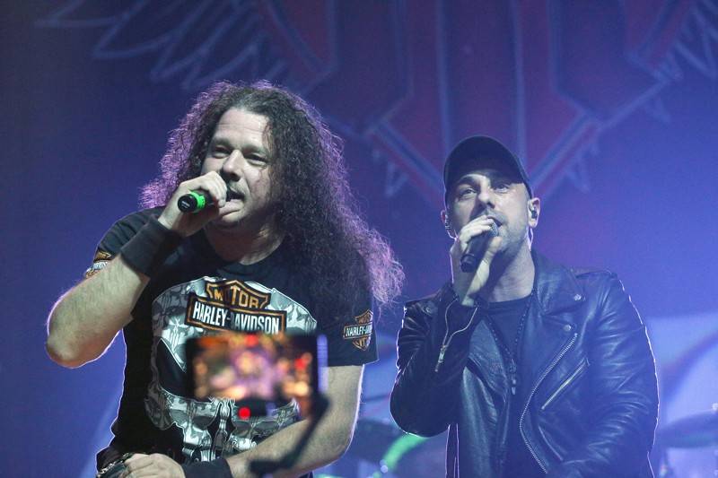 Motorband slavil v brněnském Sonu čtyřicítku. Blahopřáli mu Honza Toužimský a Roman Dragoun