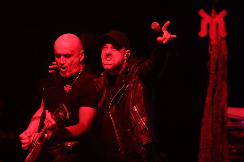 Motorband slavil v brněnském Sonu čtyřicítku. Blahopřáli mu Honza Toužimský a Roman Dragoun