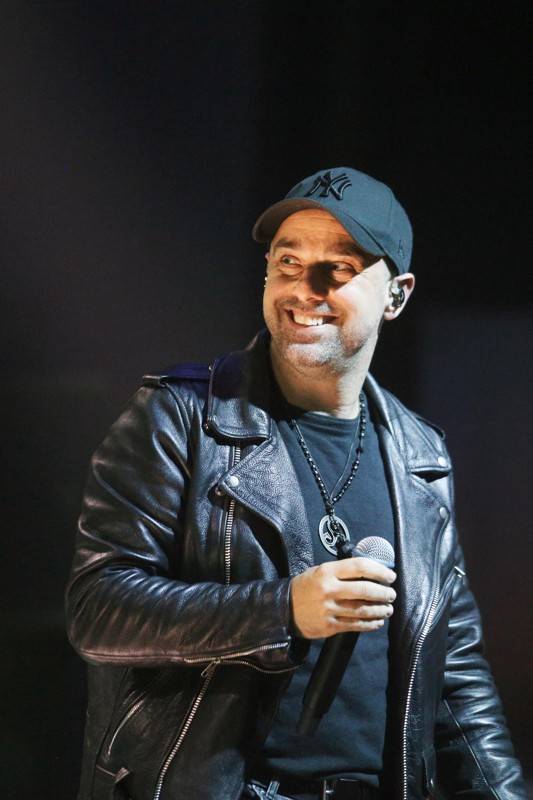 Motorband slavil v brněnském Sonu čtyřicítku. Blahopřáli mu Honza Toužimský a Roman Dragoun