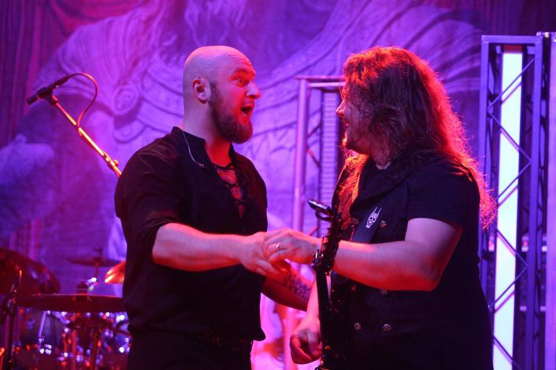 Motorband slavil v brněnském Sonu čtyřicítku. Blahopřáli mu Honza Toužimský a Roman Dragoun