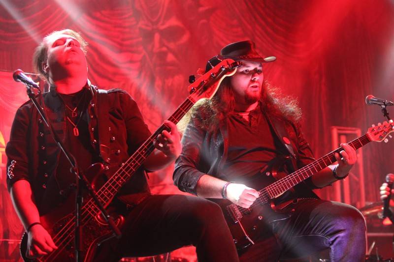 Motorband slavil v brněnském Sonu čtyřicítku. Blahopřáli mu Honza Toužimský a Roman Dragoun