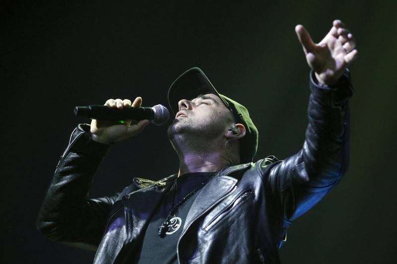 Motorband slavil v brněnském Sonu čtyřicítku. Blahopřáli mu Honza Toužimský a Roman Dragoun