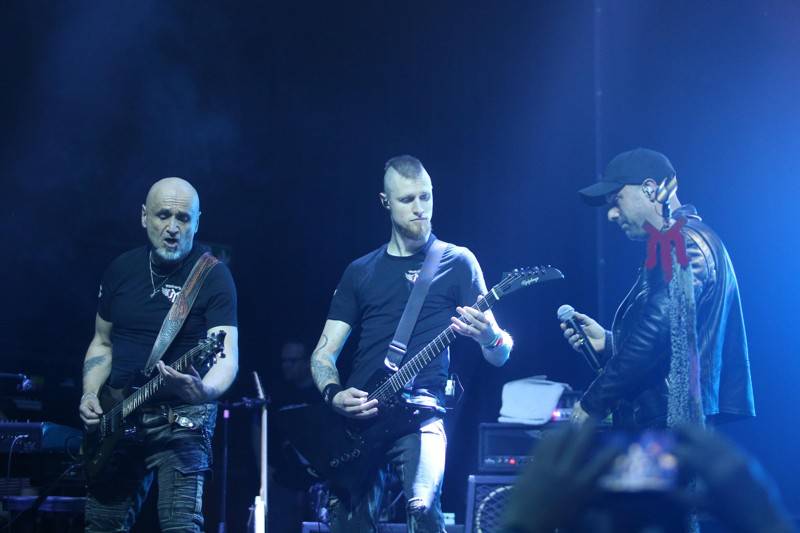 Motorband slavil v brněnském Sonu čtyřicítku. Blahopřáli mu Honza Toužimský a Roman Dragoun