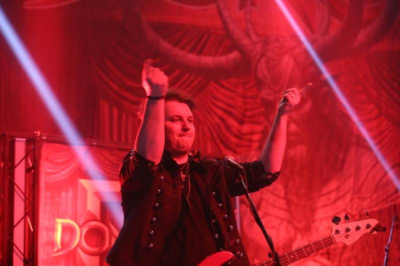 Motorband slavil v brněnském Sonu čtyřicítku. Blahopřáli mu Honza Toužimský a Roman Dragoun