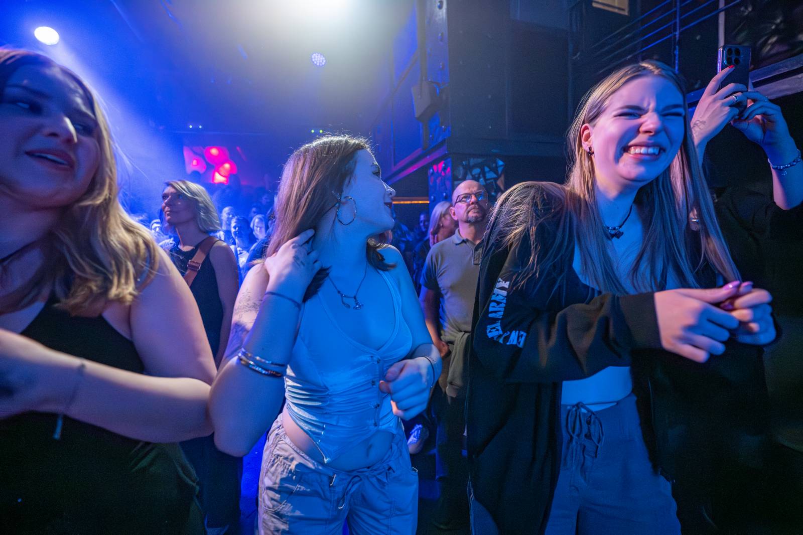 Kapela ADOVANY pokřtila nové album, v Radosti FX rozjela polštářovou bitvu