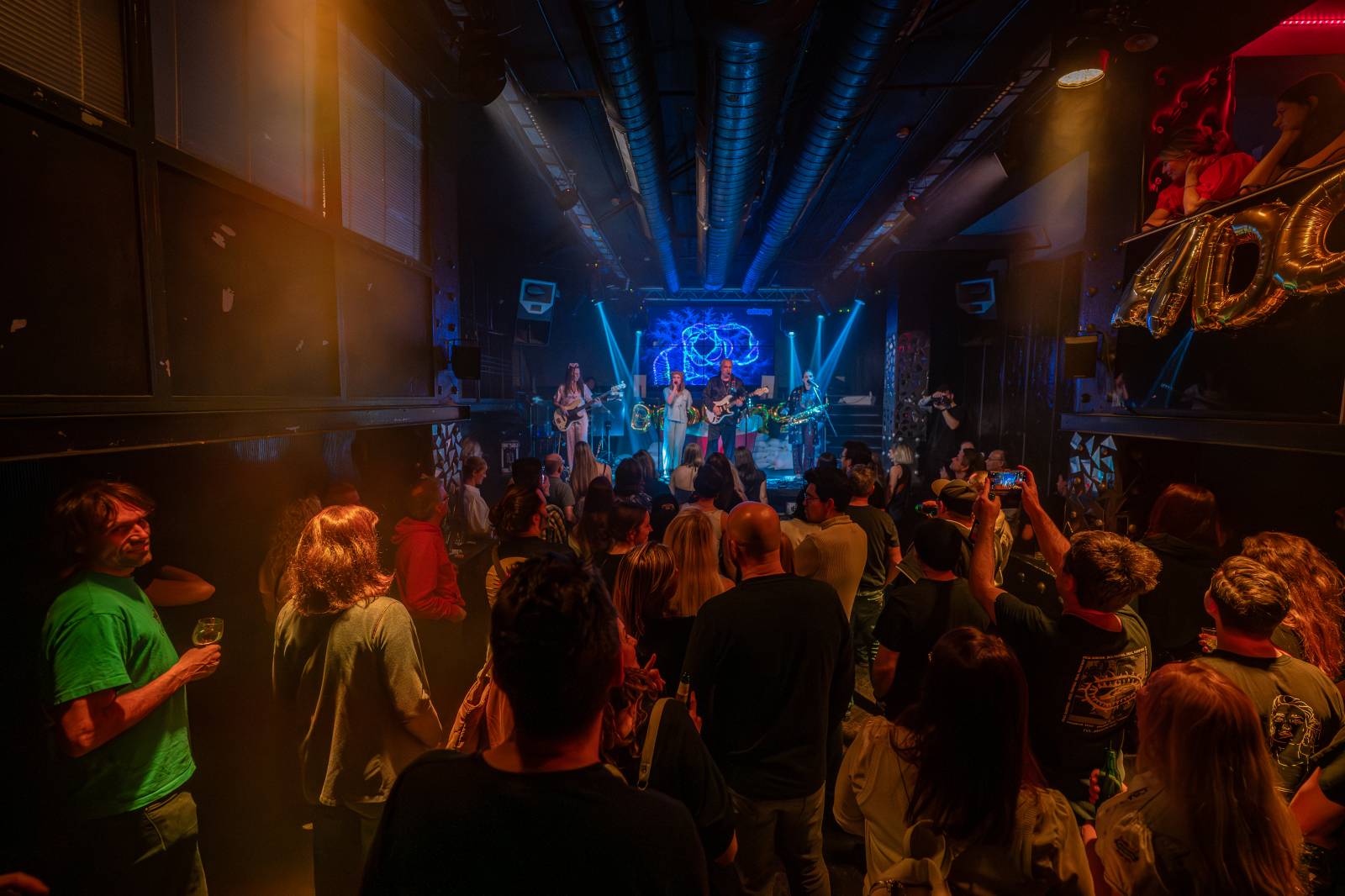 Kapela ADOVANY pokřtila nové album, v Radosti FX rozjela polštářovou bitvu