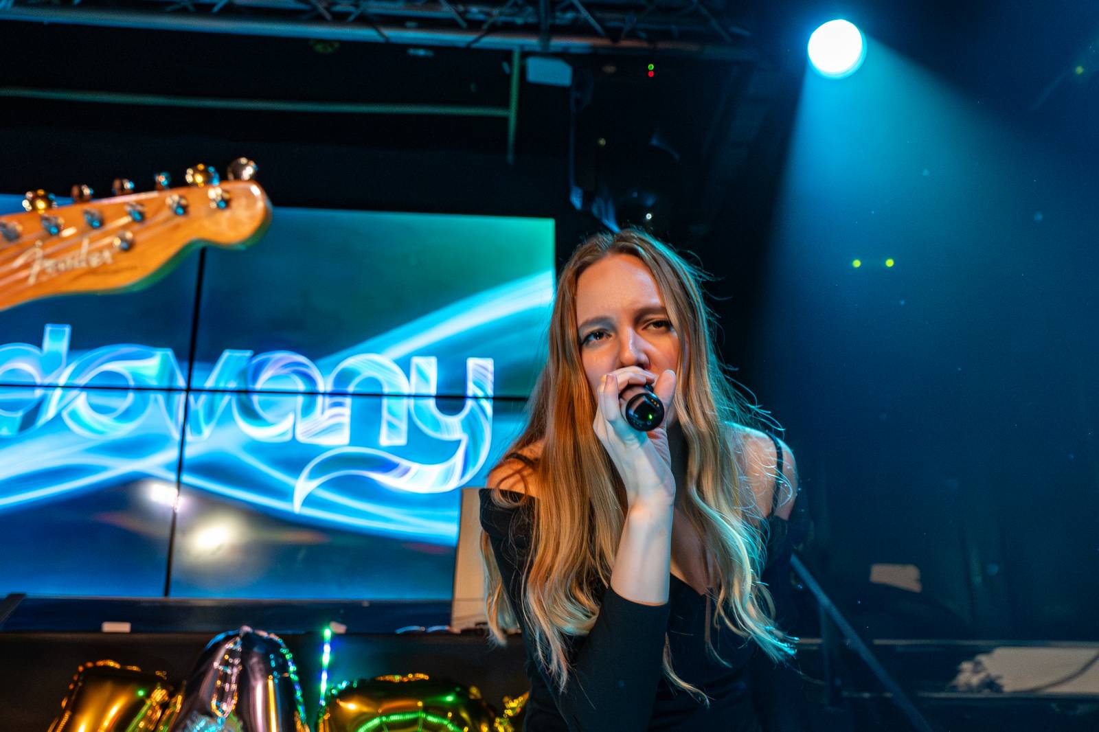 Kapela ADOVANY pokřtila nové album, v Radosti FX rozjela polštářovou bitvu