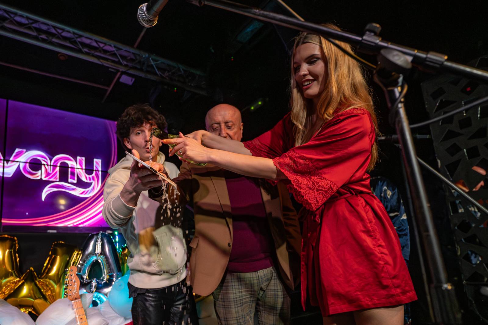 Kapela ADOVANY pokřtila nové album, v Radosti FX rozjela polštářovou bitvu