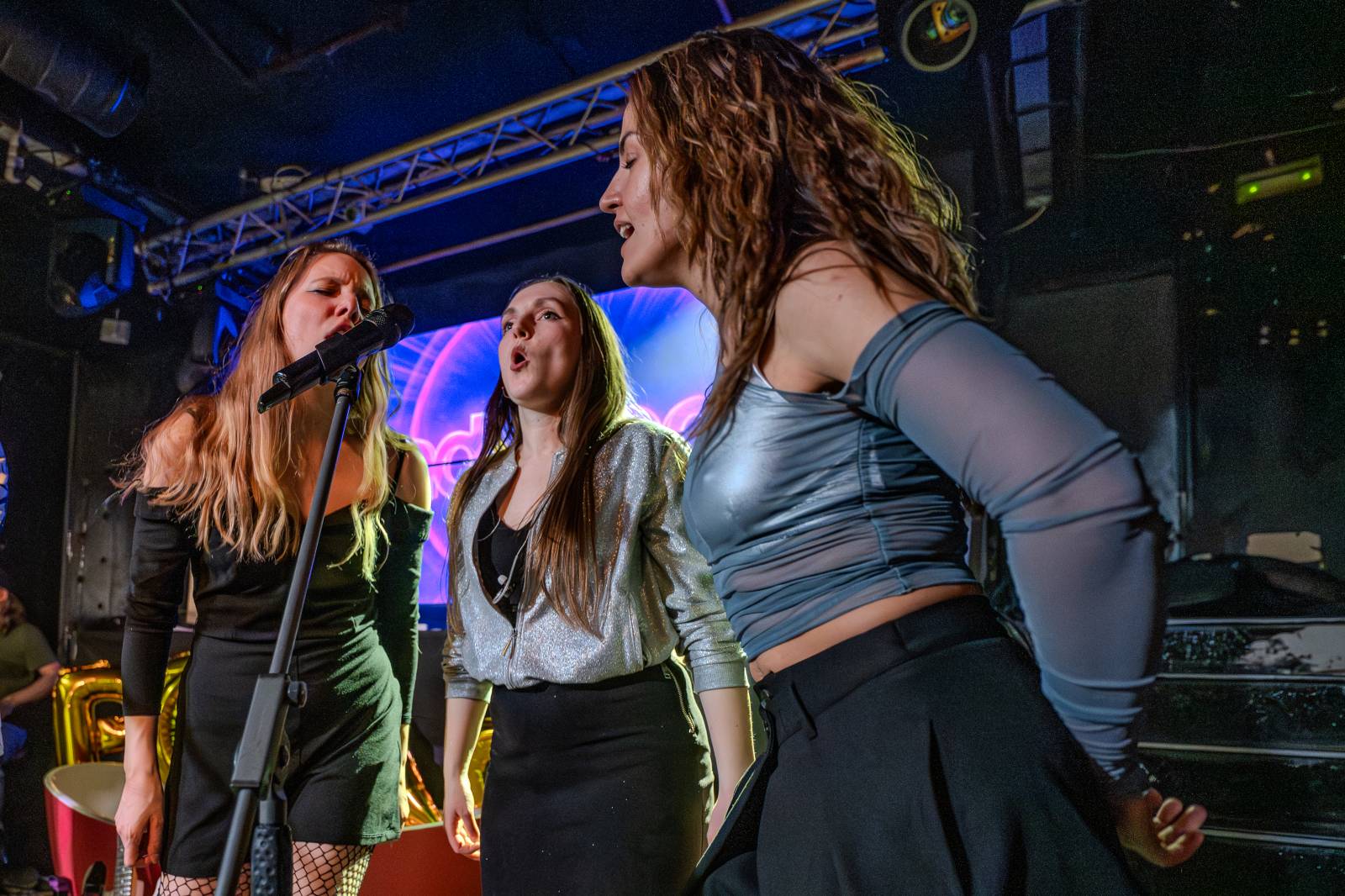 Kapela ADOVANY pokřtila nové album, v Radosti FX rozjela polštářovou bitvu