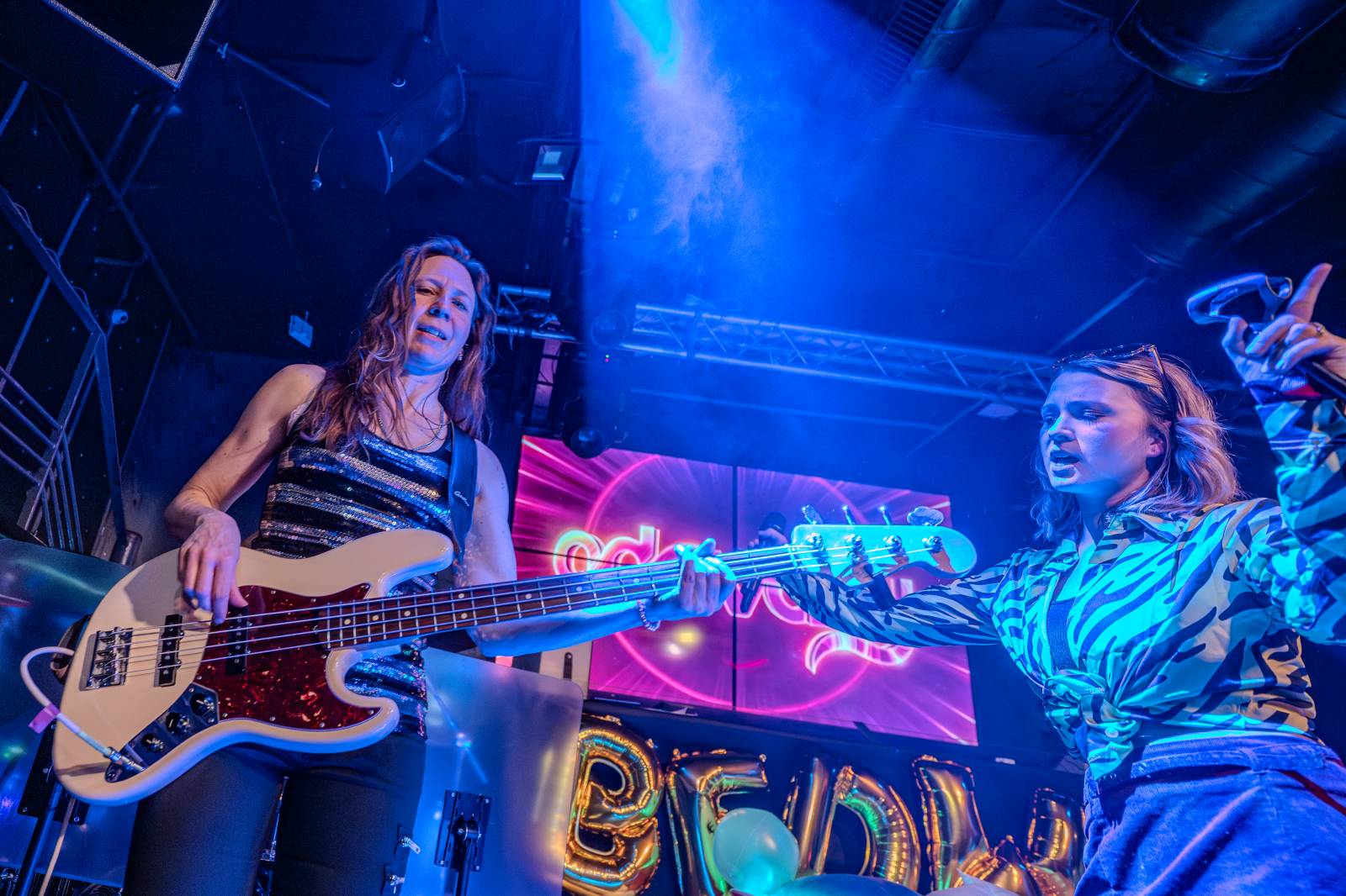 Kapela ADOVANY pokřtila nové album, v Radosti FX rozjela polštářovou bitvu