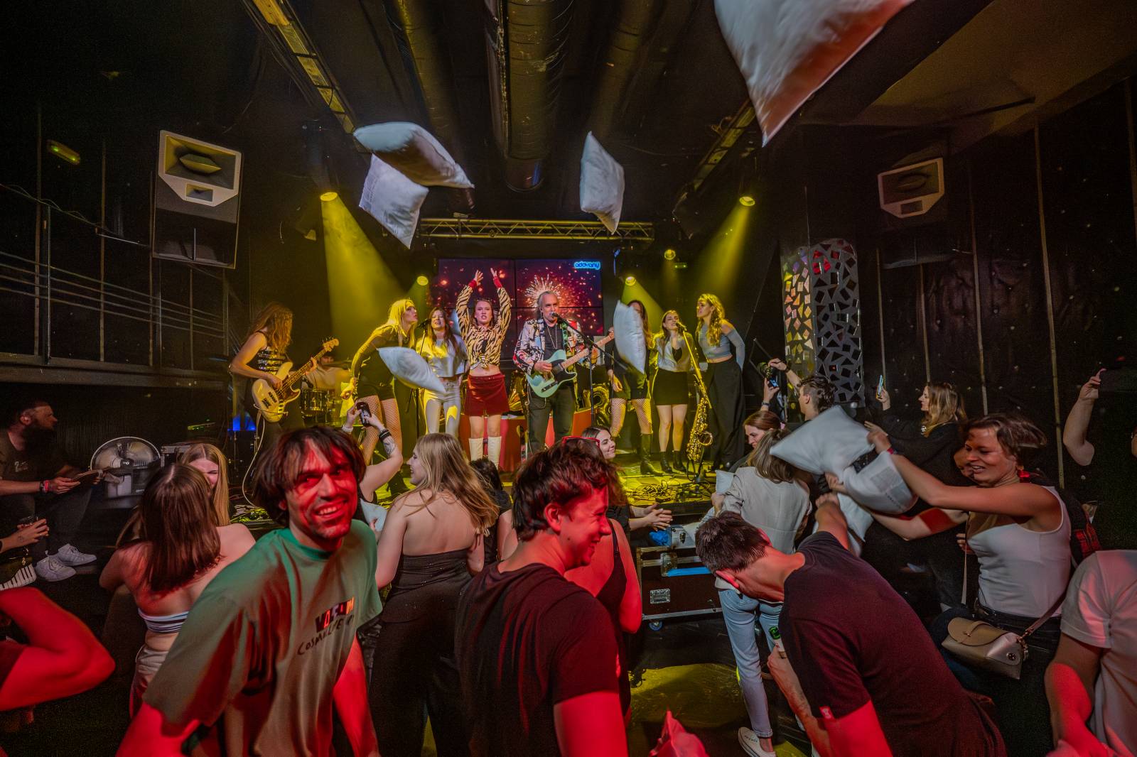 Kapela ADOVANY pokřtila nové album, v Radosti FX rozjela polštářovou bitvu