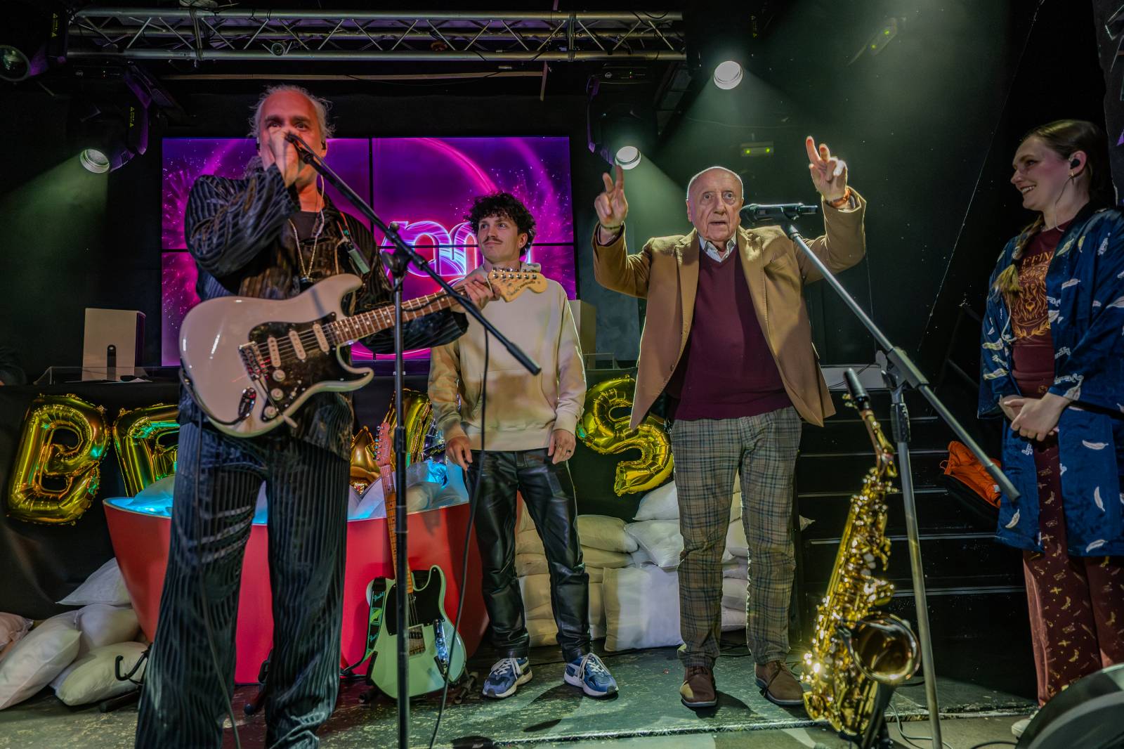 Kapela ADOVANY pokřtila nové album, v Radosti FX rozjela polštářovou bitvu