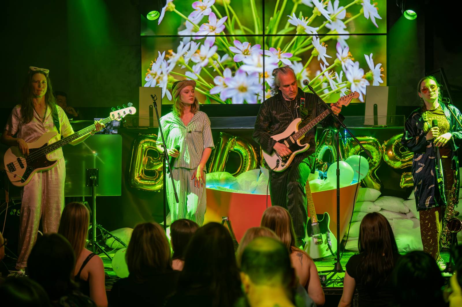 Kapela ADOVANY pokřtila nové album, v Radosti FX rozjela polštářovou bitvu