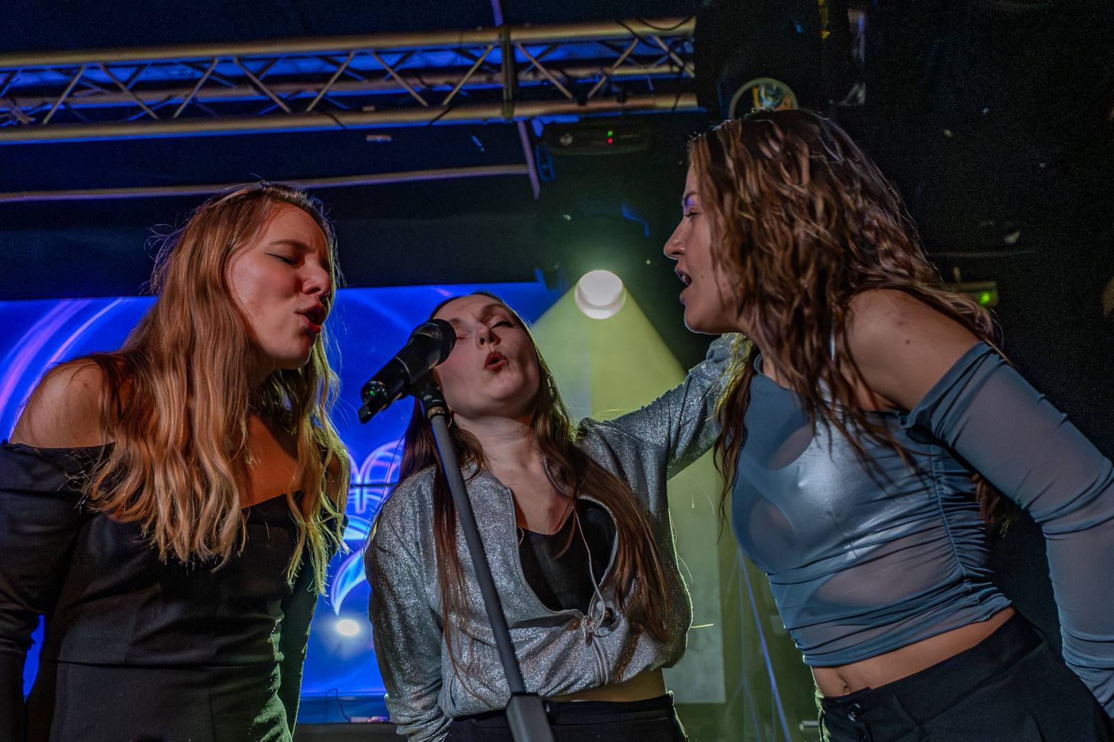 Kapela ADOVANY pokřtila nové album, v Radosti FX rozjela polštářovou bitvu