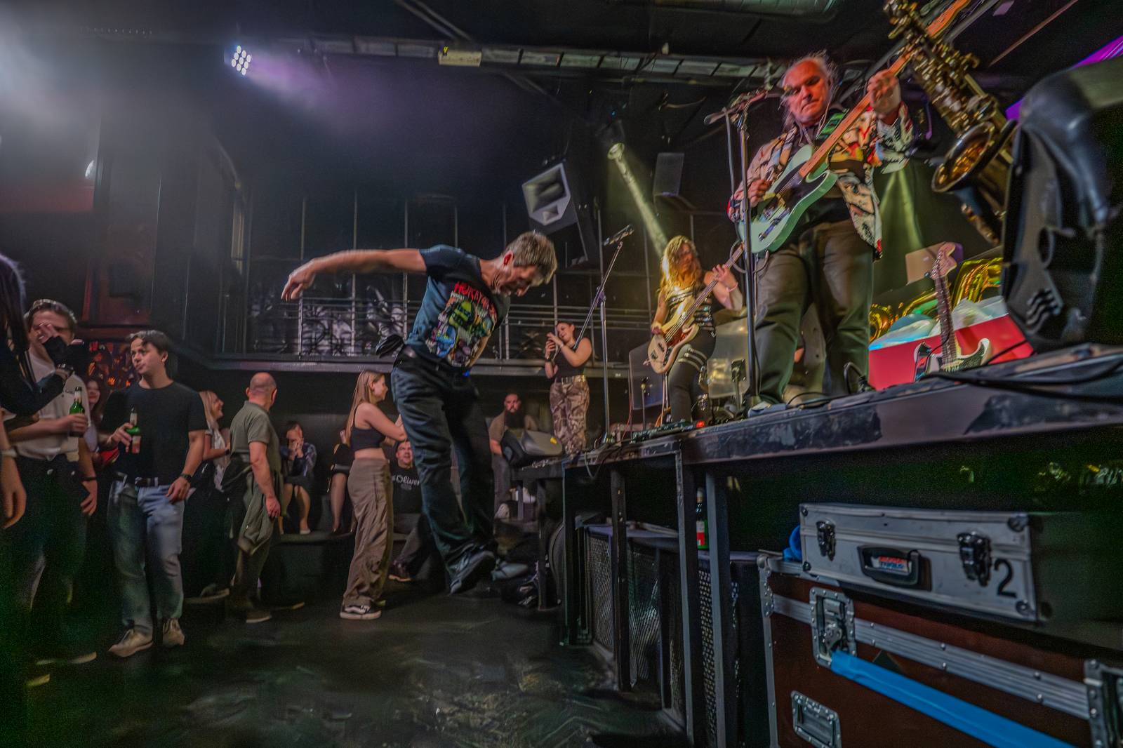 Kapela ADOVANY pokřtila nové album, v Radosti FX rozjela polštářovou bitvu