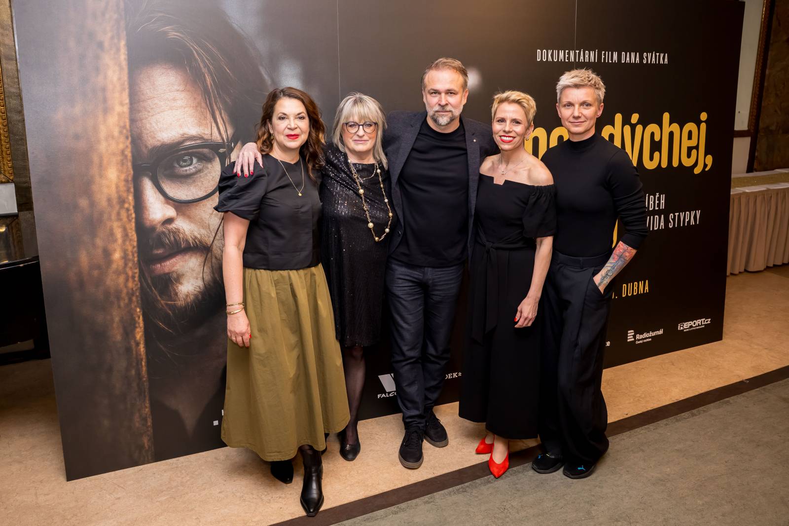 V kině Lucerna měl premiéru film o Davidu Stypkovi. Diváci zesnulému zpěvákovi auplaudovali vestoje