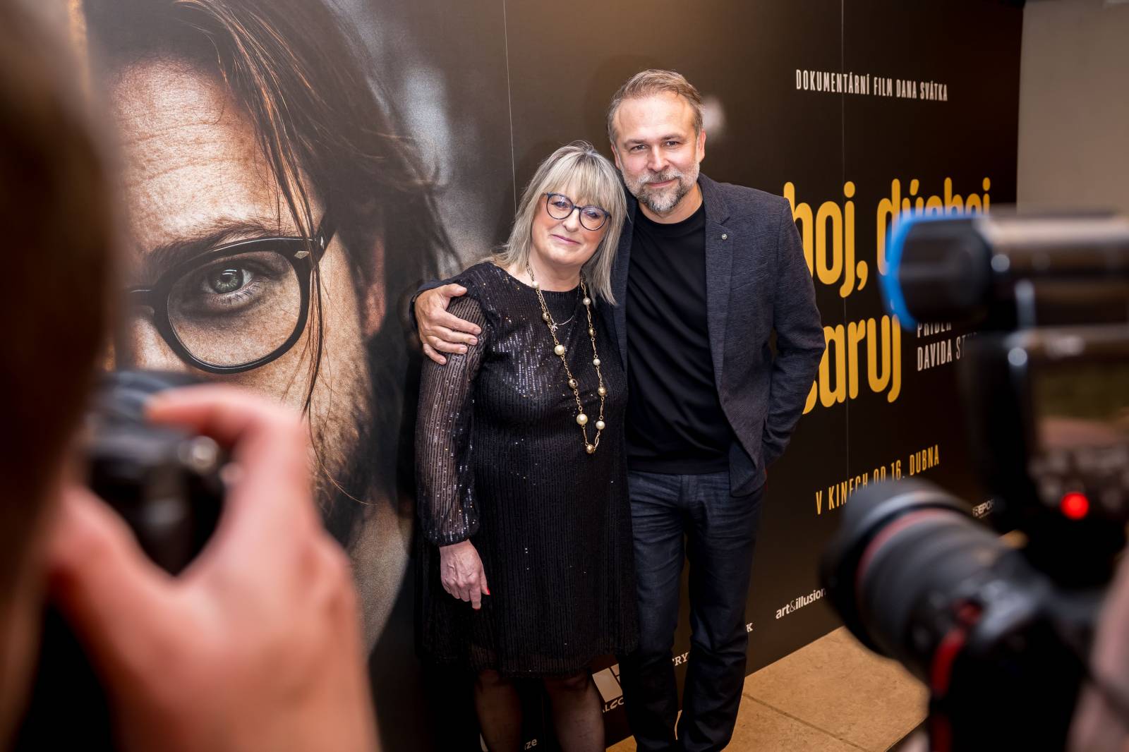 V kině Lucerna měl premiéru film o Davidu Stypkovi. Diváci zesnulému zpěvákovi auplaudovali vestoje