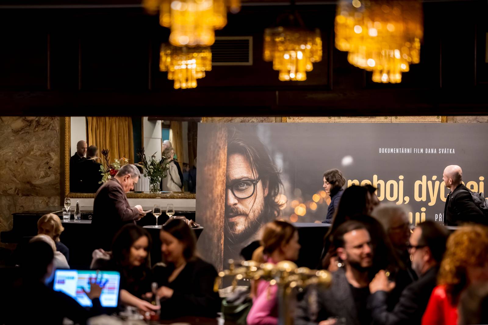 V kině Lucerna měl premiéru film o Davidu Stypkovi. Diváci zesnulému zpěvákovi auplaudovali vestoje