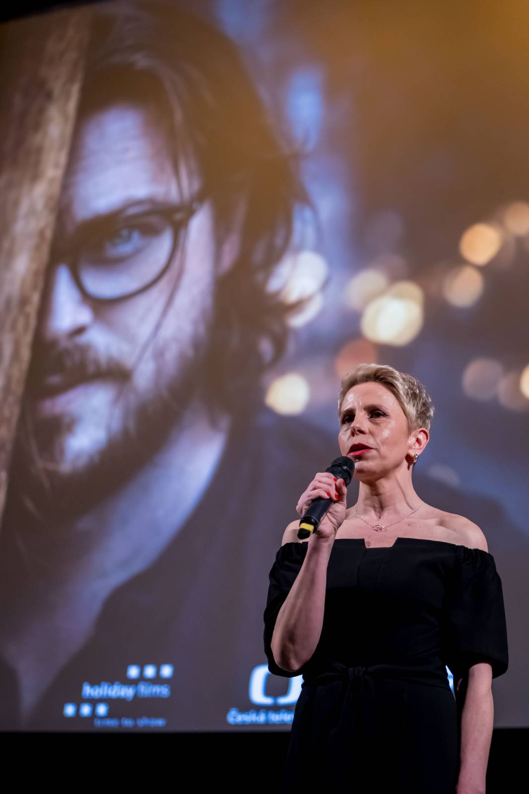 V kině Lucerna měl premiéru film o Davidu Stypkovi. Diváci zesnulému zpěvákovi auplaudovali vestoje